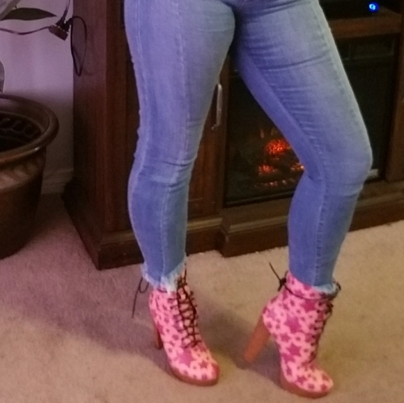 Pink Star Bootie - Picture 2 of 3